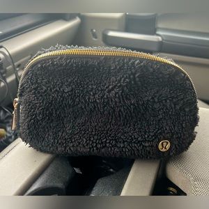 Lululemon Sherpa Beltbag